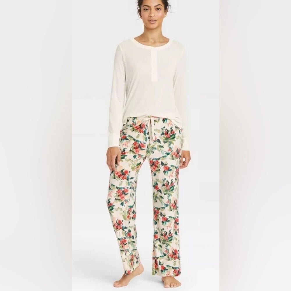 Stars Above Women’s Pajama Set Cream Henley Floral Bottoms NWT M